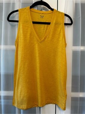 🌺 2/ $25well Yellow V Neck Tank Top XS Cotton Sleeveless Summer